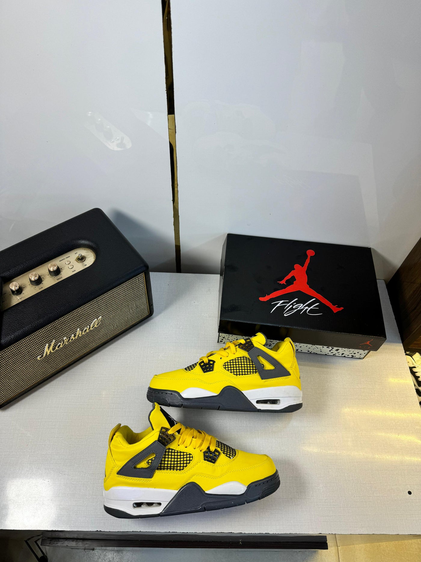 Jordan 4 Retro Mid Lightning